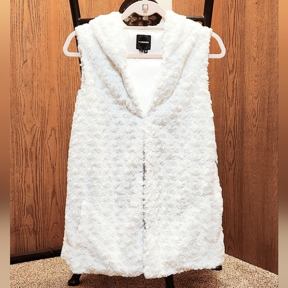 Faux Fur Vest - Picture 11 of 11